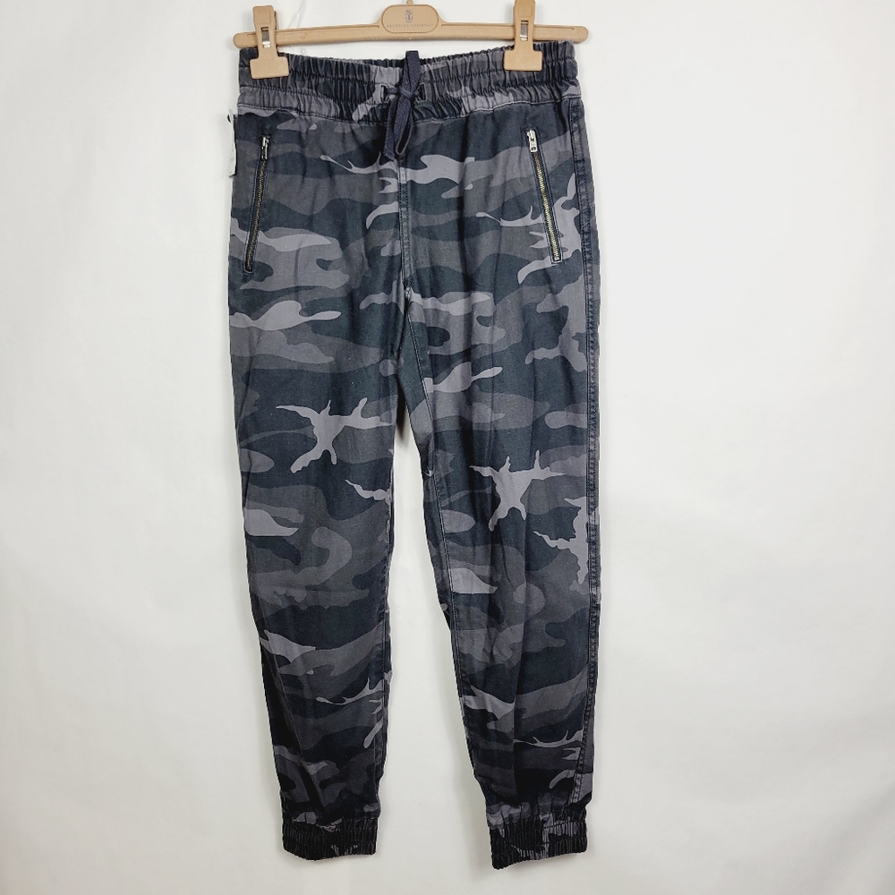 🆕️ TNA Alix grey camo pants - Picture 2 of 8